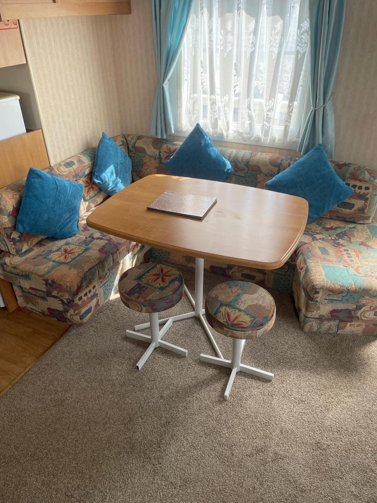 Sealands Highbury Next To Fantasy Island And Beach 8 Berth Beds Made Up For Arrival インゴールドメルズ 部屋 写真